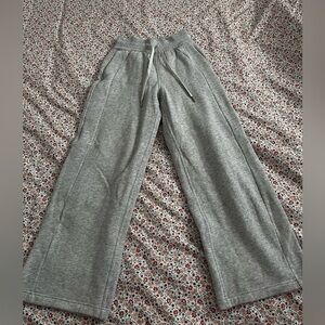 Lululemon Scuba Mod-Rise Wide Leg Pant *Short Lenght